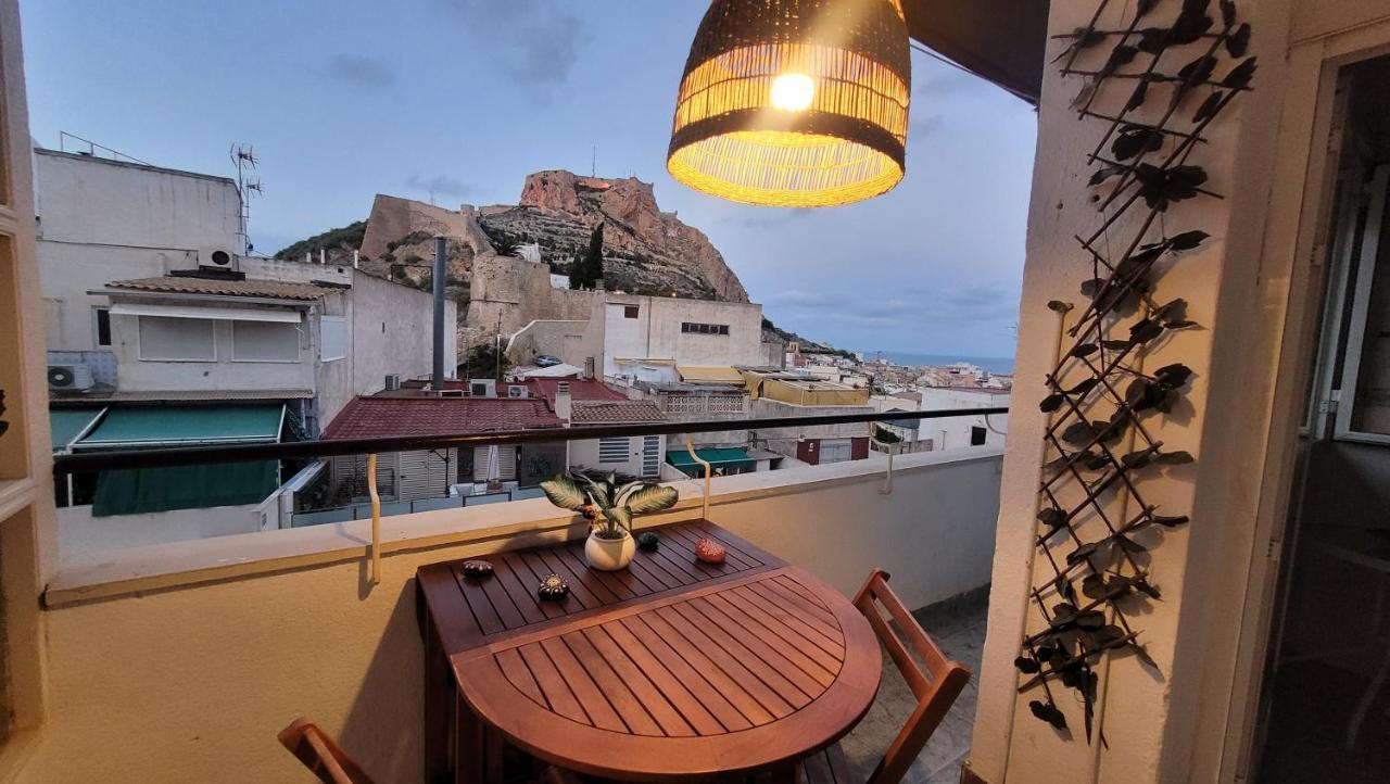 Corazón de Alicante con vistas al mar y al castillo Exterior foto